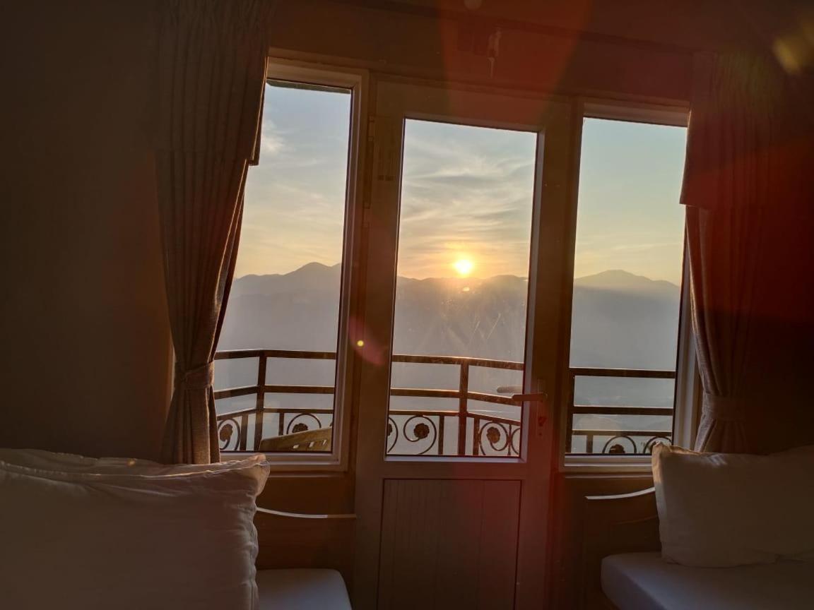 Hotel High Ground Inn Sarangkot Pokhara Eksteriør bilde