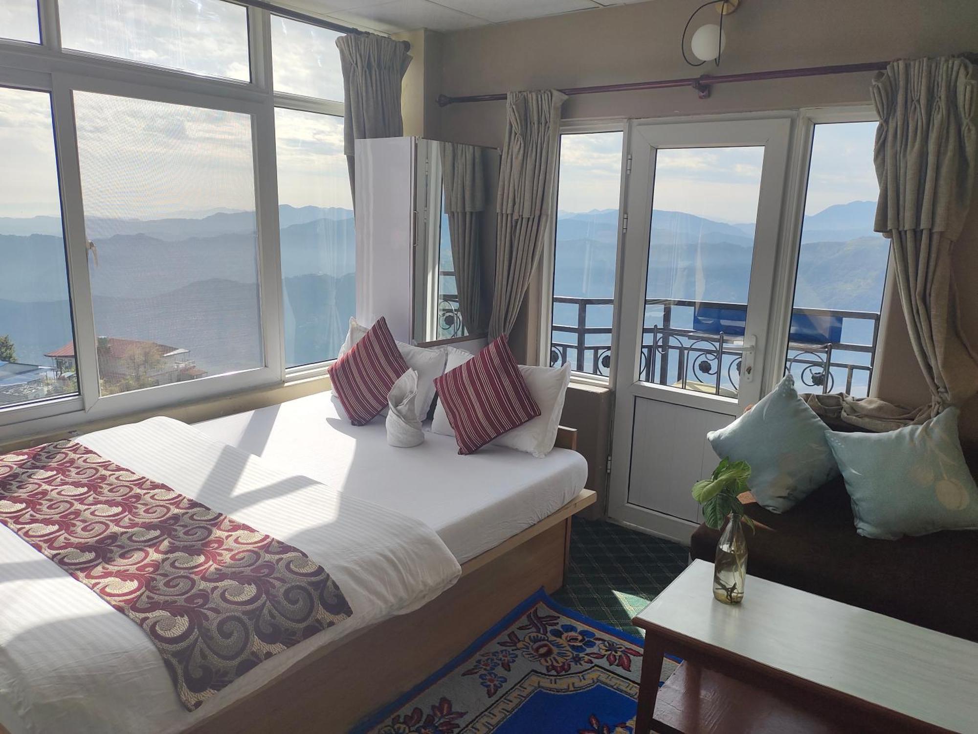 Hotel High Ground Inn Sarangkot Pokhara Eksteriør bilde