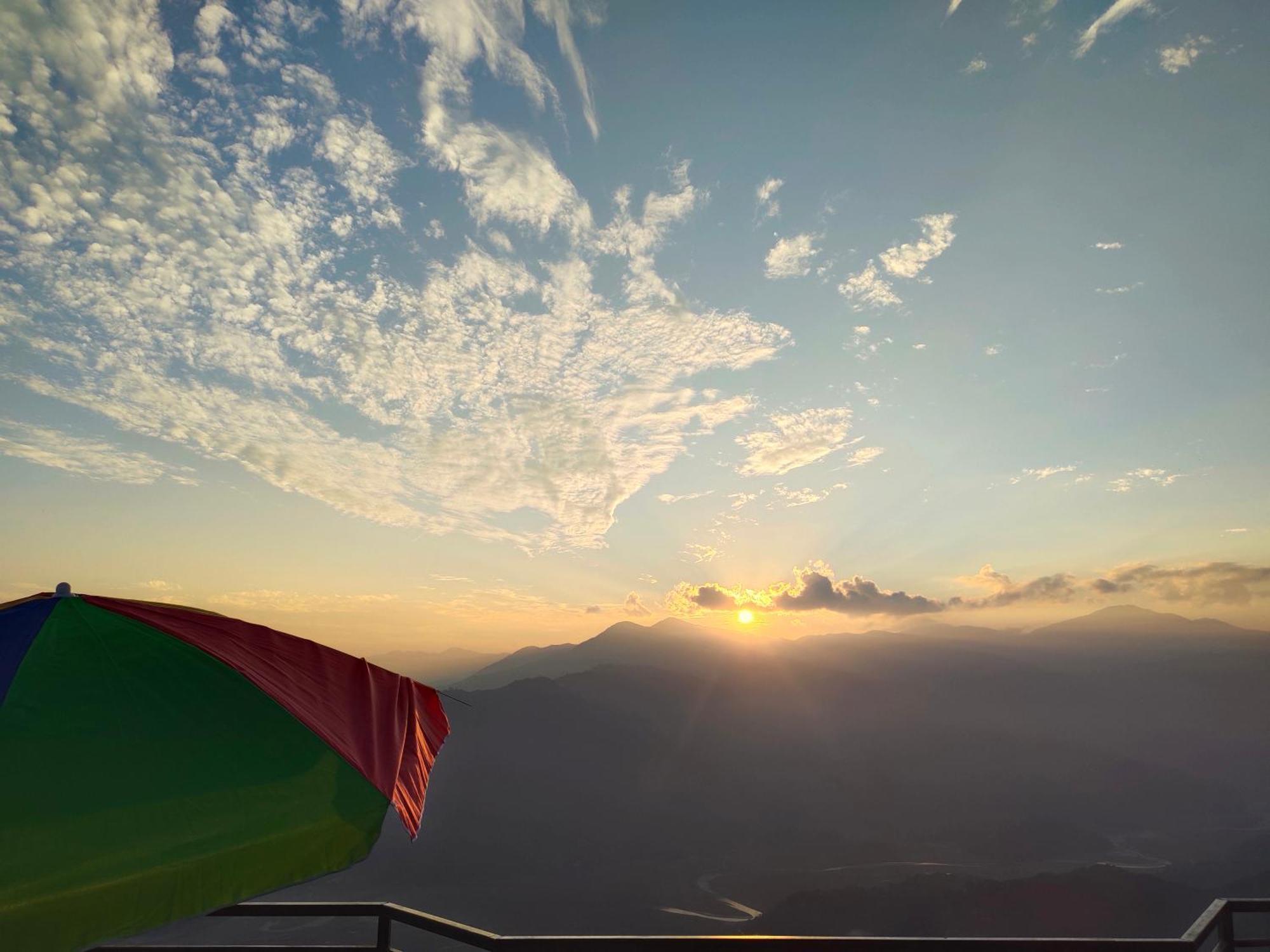 Hotel High Ground Inn Sarangkot Pokhara Eksteriør bilde