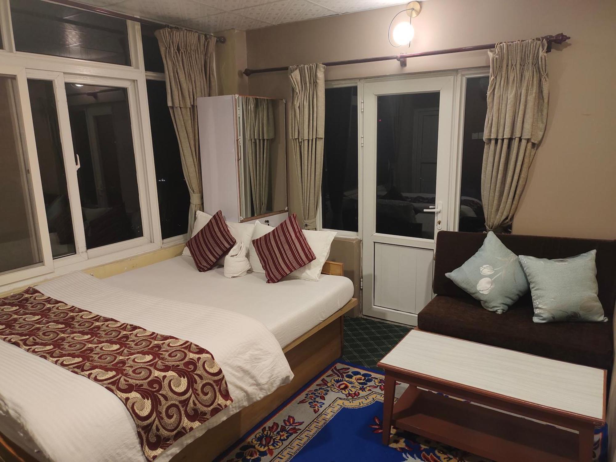 Hotel High Ground Inn Sarangkot Pokhara Eksteriør bilde